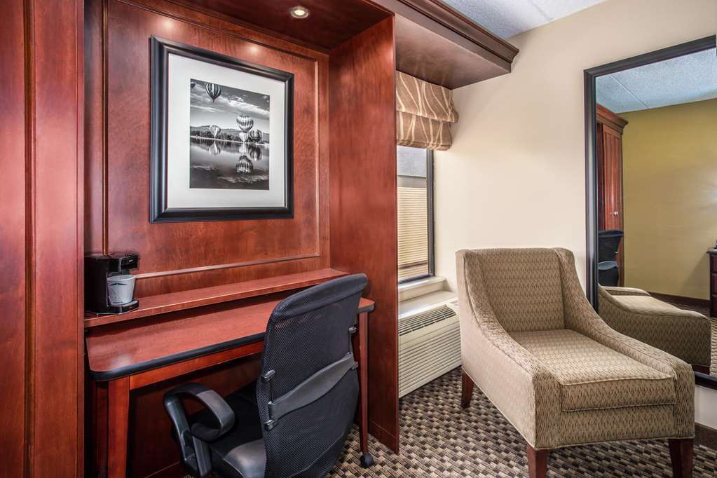 Spark By Hilton Colorado Springs I 25 Central Room photo